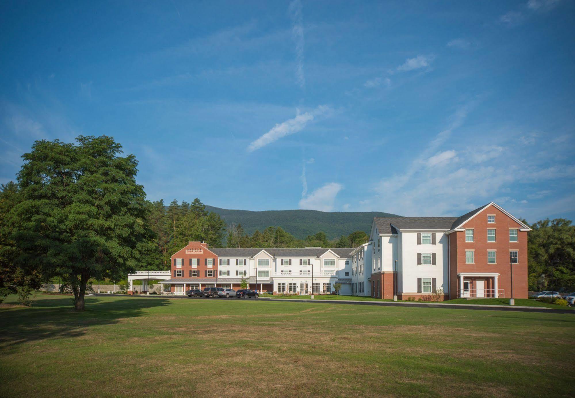 Hampton Inn & Suites Manchester, Vt Extérieur photo